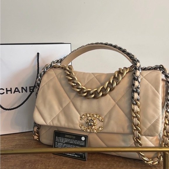 Chanel 19 Large Goatskin - Picture 8 of 8